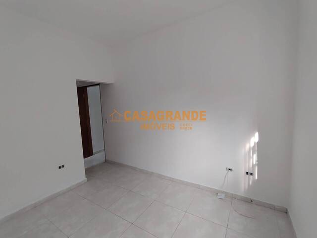 Casa para Venda em São José dos Campos - 3