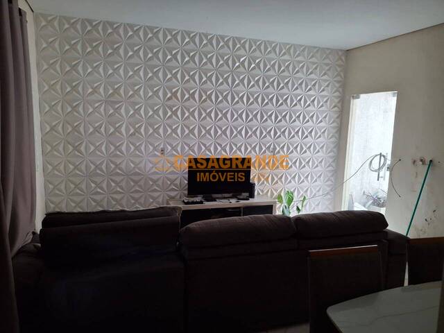 Casa para Venda em São José dos Campos - 4