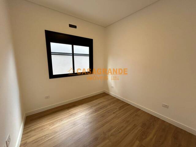 Casa para Venda em São José dos Campos - 5