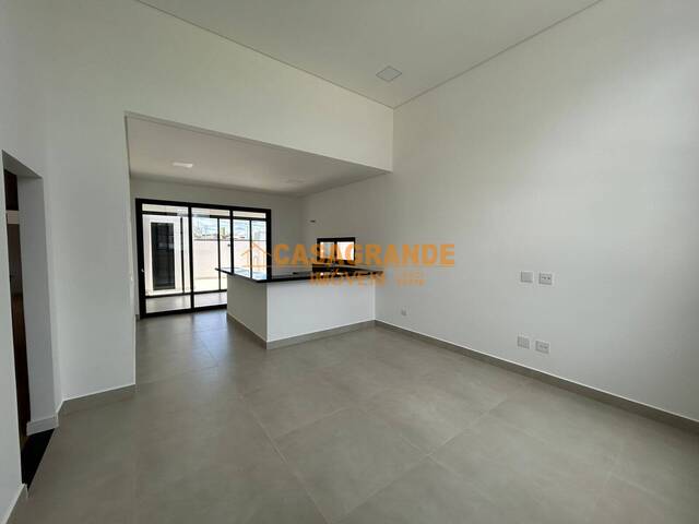 Casa para Venda em São José dos Campos - 3
