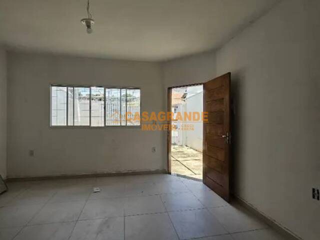 Casa para Venda em São José dos Campos - 3