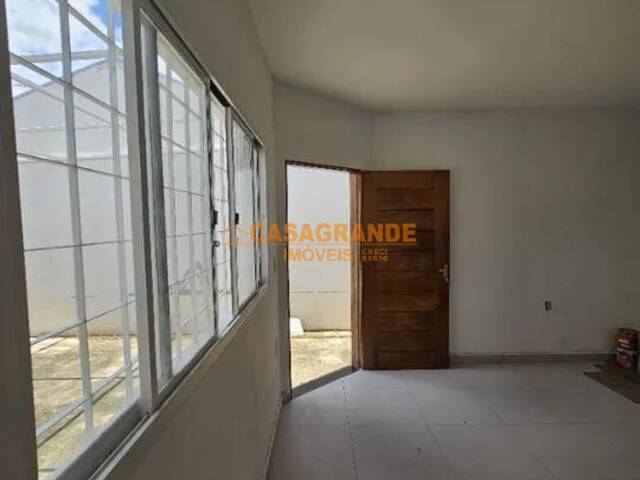 Casa para Venda em São José dos Campos - 4