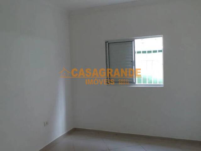 Casa para Venda em São José dos Campos - 3