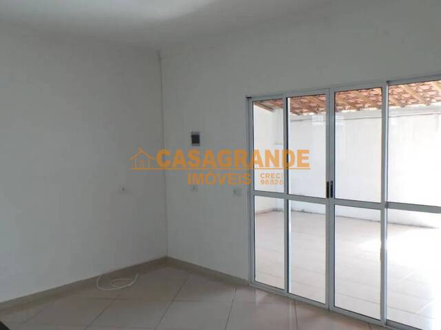 Casa para Venda em São José dos Campos - 2