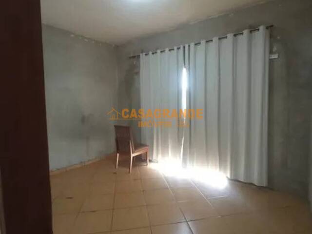Casa para Venda em São José dos Campos - 3