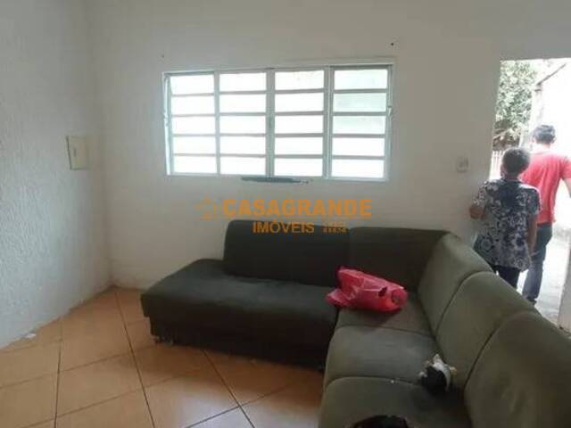 Casa para Venda em São José dos Campos - 2