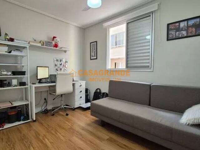 Apartamento para Venda em São José dos Campos - 2