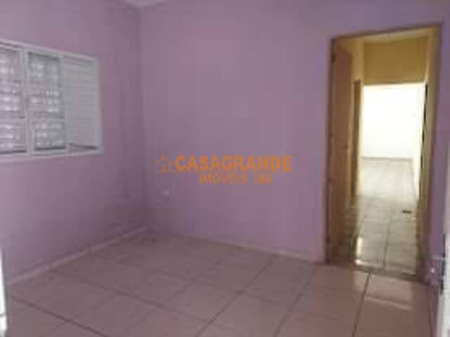 Casa para Venda em São José dos Campos - 3