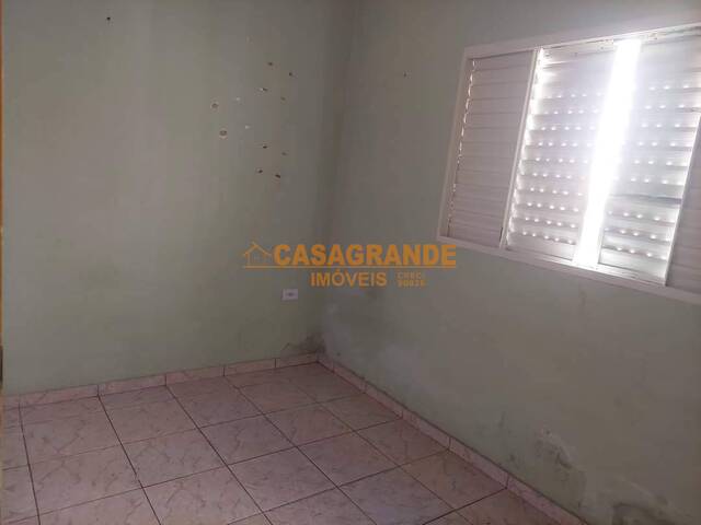Casa para Venda em São José dos Campos - 4