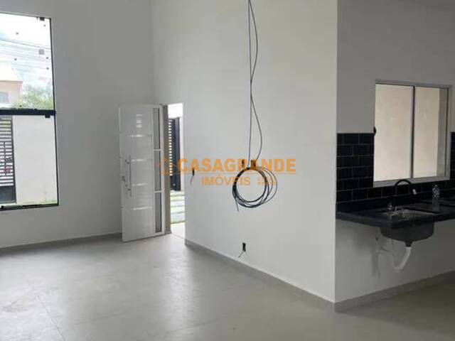 Casa para Venda em São José dos Campos - 3
