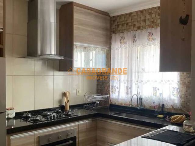 Casa para Venda em São José dos Campos - 2