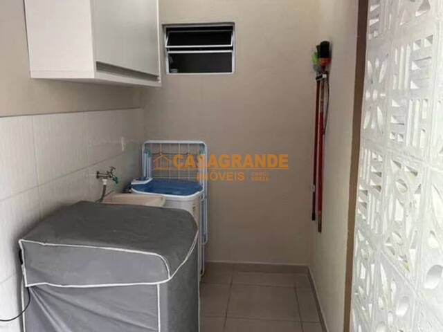 Casa para Venda em São José dos Campos - 3