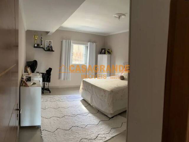 Casa para Venda em São José dos Campos - 5
