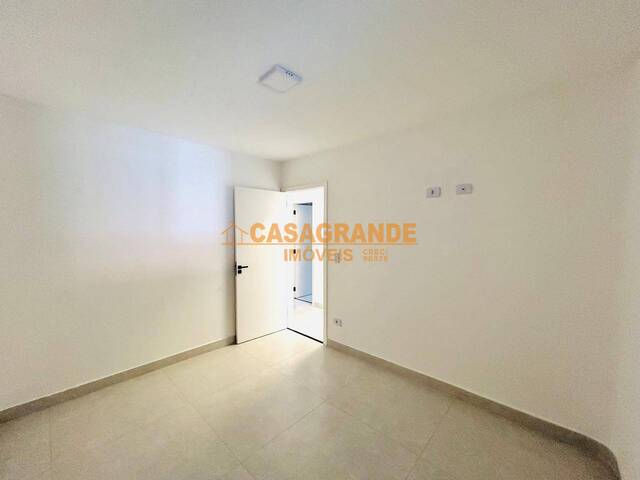 Casa para Venda em São José dos Campos - 2