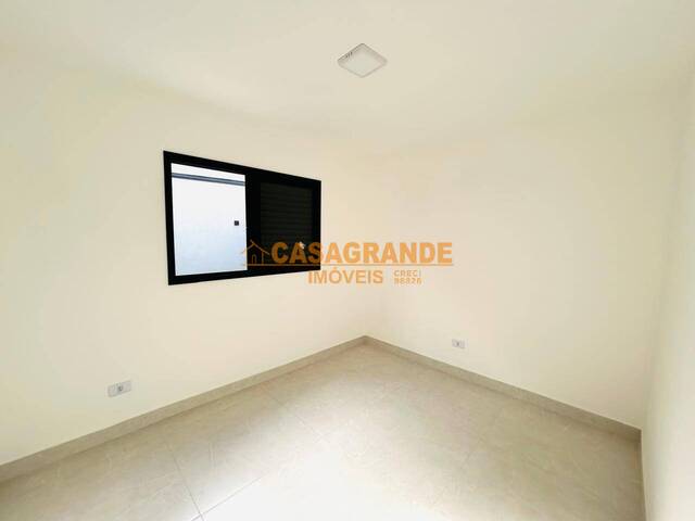 Casa para Venda em São José dos Campos - 4