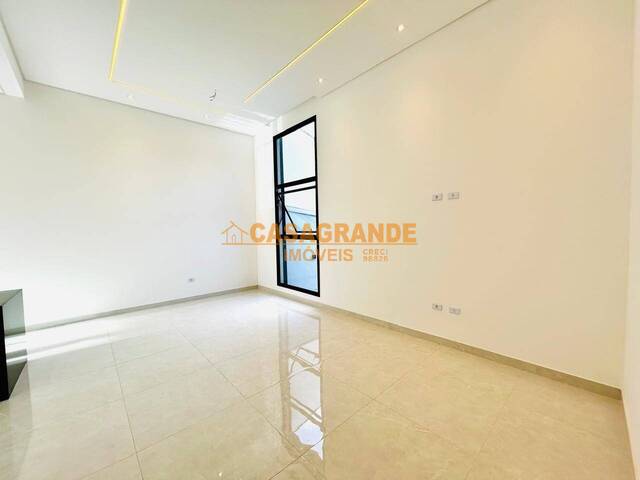 Casa para Venda em São José dos Campos - 3