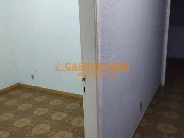 Casa para Venda em São José dos Campos - 4