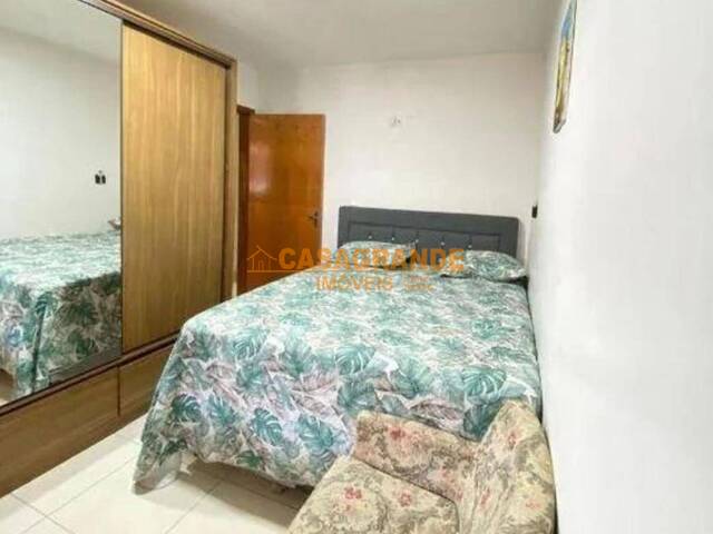 Casa para Venda em São José dos Campos - 4