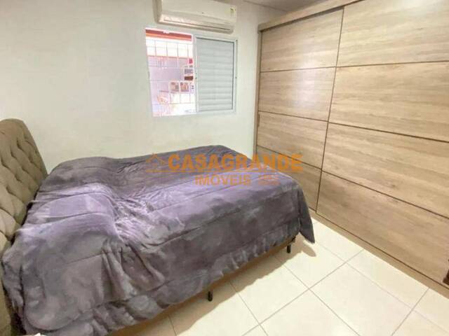 Casa para Venda em São José dos Campos - 3