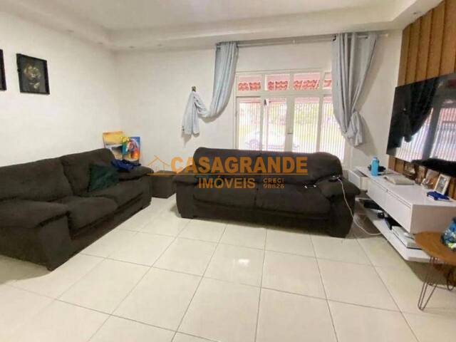 Casa para Venda em São José dos Campos - 2