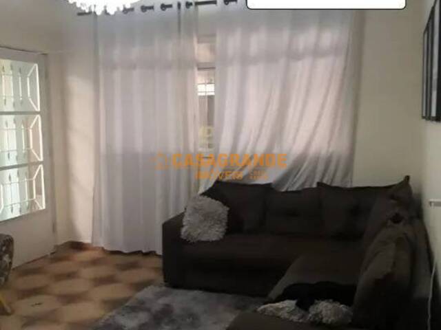 Casa para Venda em São José dos Campos - 2