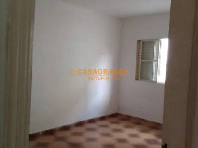 Casa para Venda em São José dos Campos - 3