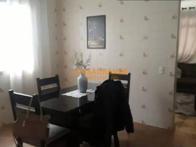 Casa para Venda em São José dos Campos - 4