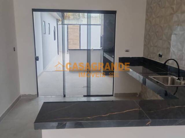 Casa para Venda em São José dos Campos - 5