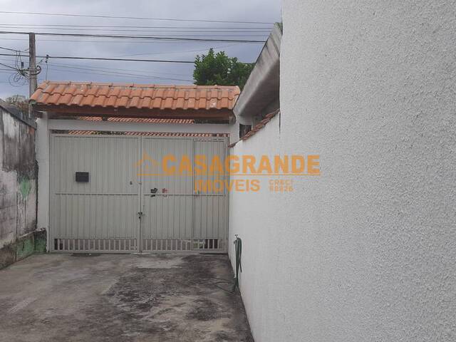 Casa para Venda em São José dos Campos - 3