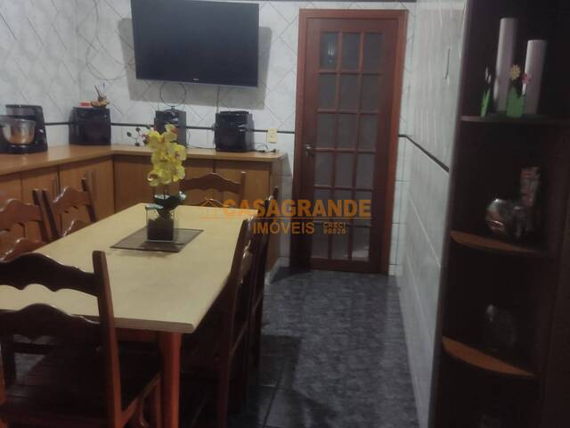 Casa para Venda em São José dos Campos - 4