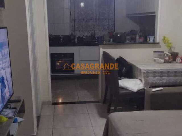 Casa para Venda em São José dos Campos - 2