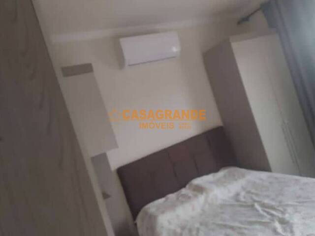 Casa para Venda em São José dos Campos - 4