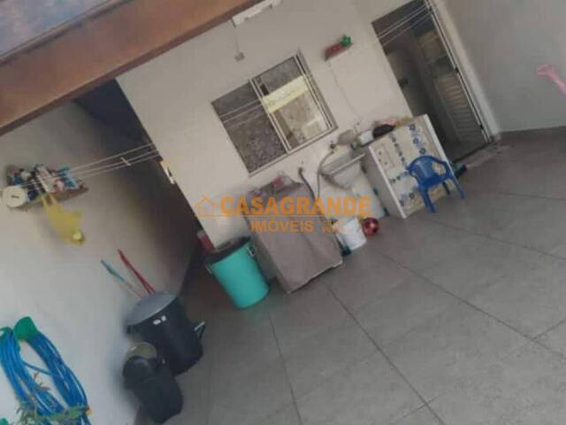 Casa para Venda em São José dos Campos - 3