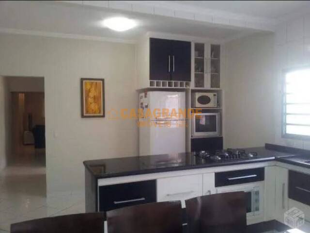 Casa para Venda em São José dos Campos - 2