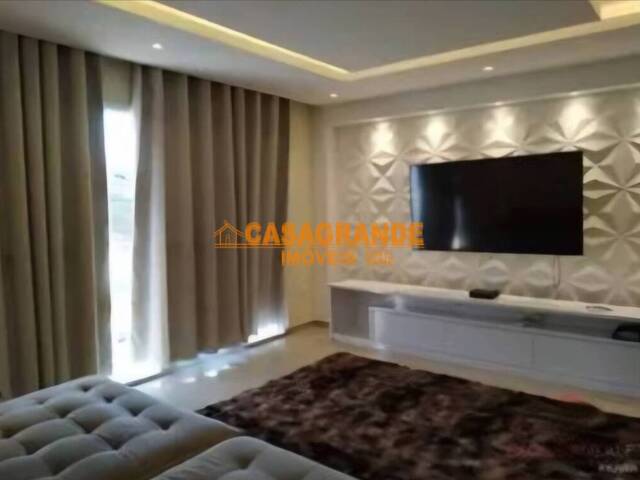 Casa para Venda em São José dos Campos - 2