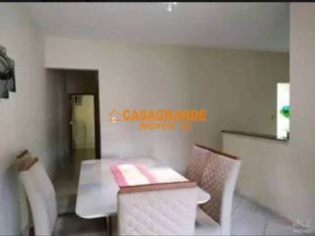 Casa para Venda em São José dos Campos - 3