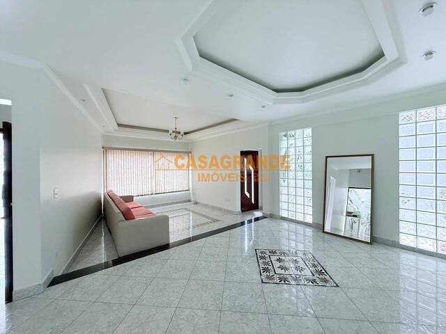 Casa para Venda em São José dos Campos - 4