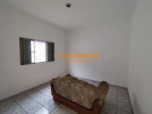 Casa para Venda em São José dos Campos - 4