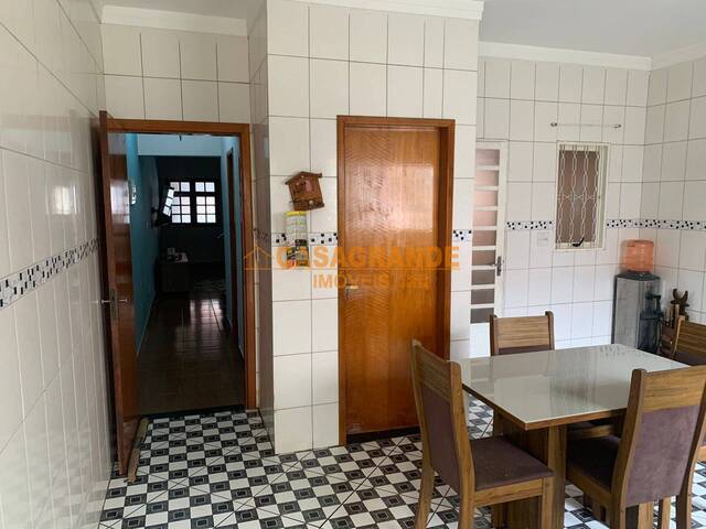 Casa para Venda em São José dos Campos - 4
