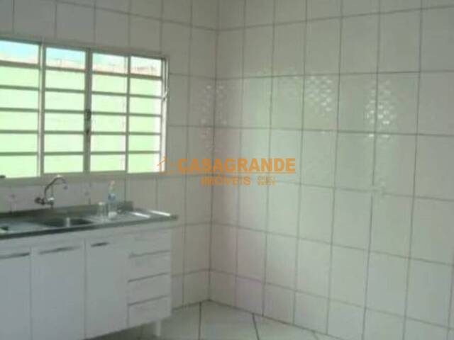 Casa para Venda em São José dos Campos - 4