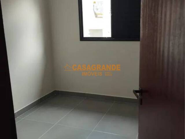 Casa para Venda em São José dos Campos - 3