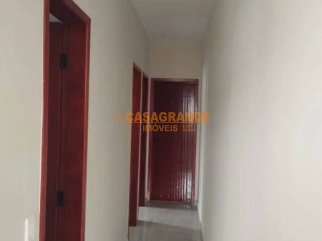 Casa para Venda em São José dos Campos - 4