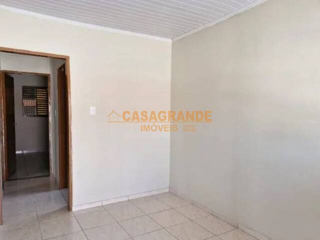 Casa para Venda em São José dos Campos - 4