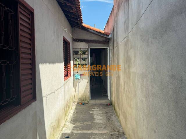 Casa para Venda em São José dos Campos - 4