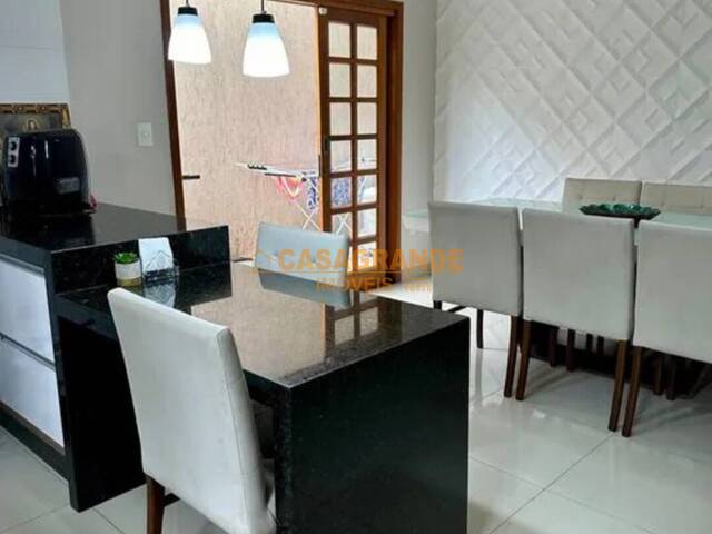 Casa para Venda em São José dos Campos - 4