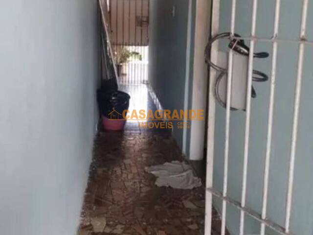 Casa para Venda em São José dos Campos - 4