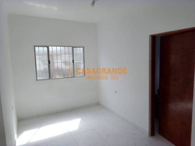 Casa para Venda em São José dos Campos - 3