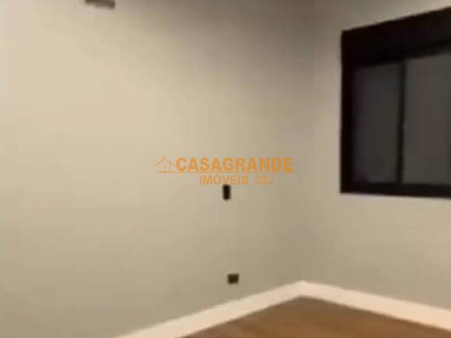 Casa para Venda em São José dos Campos - 5