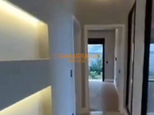 Casa para Venda em São José dos Campos - 4