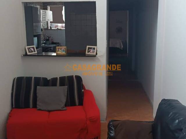 Casa para Venda em São José dos Campos - 3